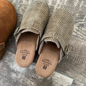 NWT Cheetah Clogs